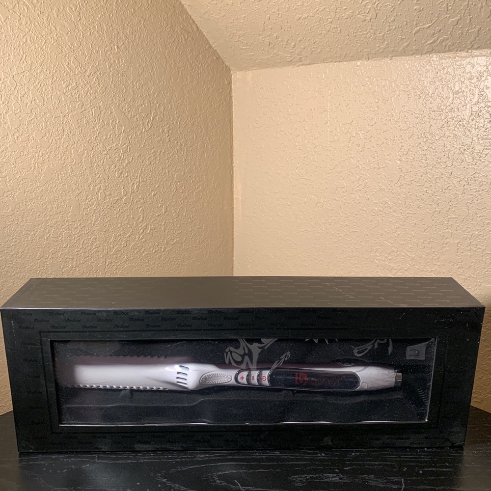 Barbar 2600 1.5” Titanium Ionic Flat Iron- Black